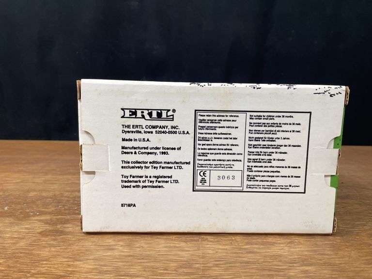 (2) 1/16 John Deere 4450 + 4010 Ertl