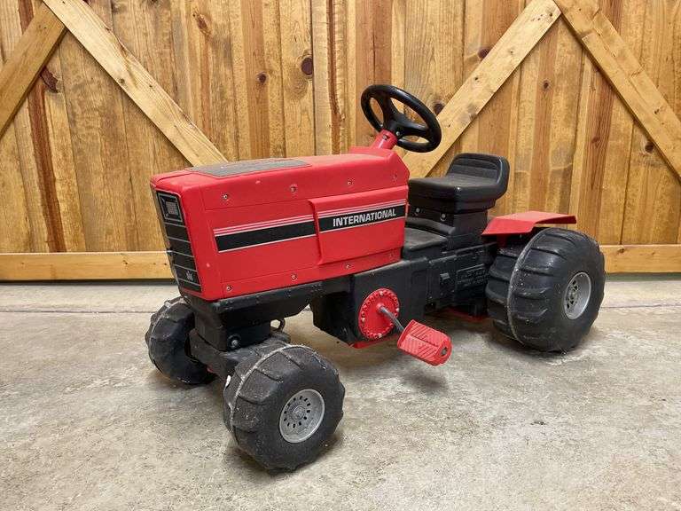 IH Pedal Tractor Ertl image