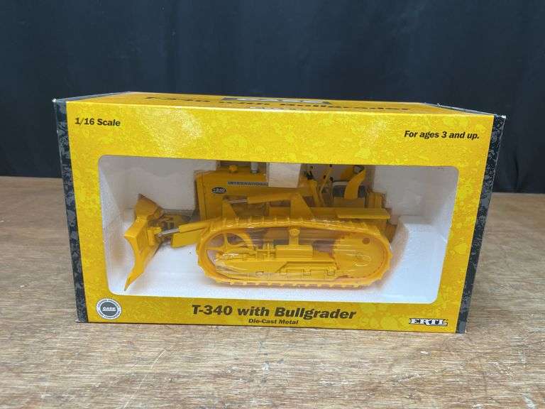 1/16 IH T-340 Crawler NIB Ertl image