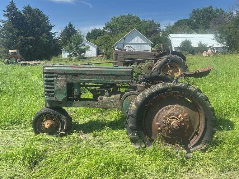 John Deere Model H image