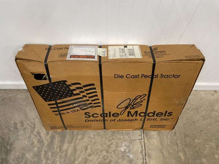 Farmall 1206 Pedal Tractor 2006 Red Power NIB SM