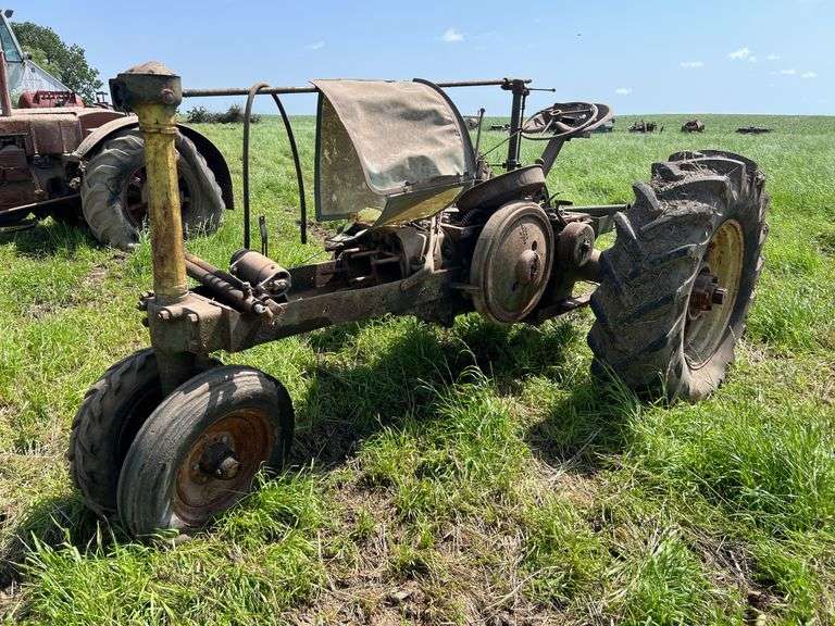 John Deere Model G image