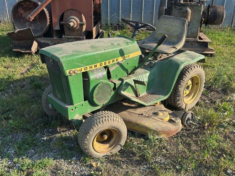 John Deere 112 Mower image