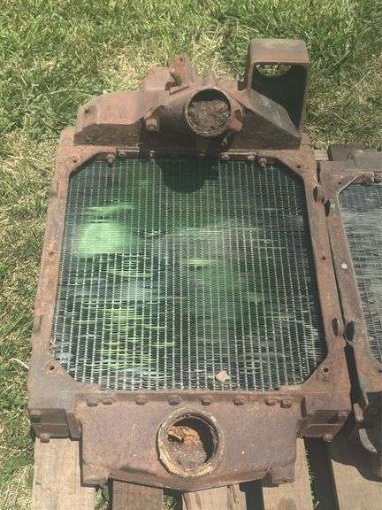 John Deere G Radiator image