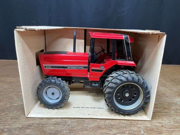 1/16 IH 5488 NIB Ertl image