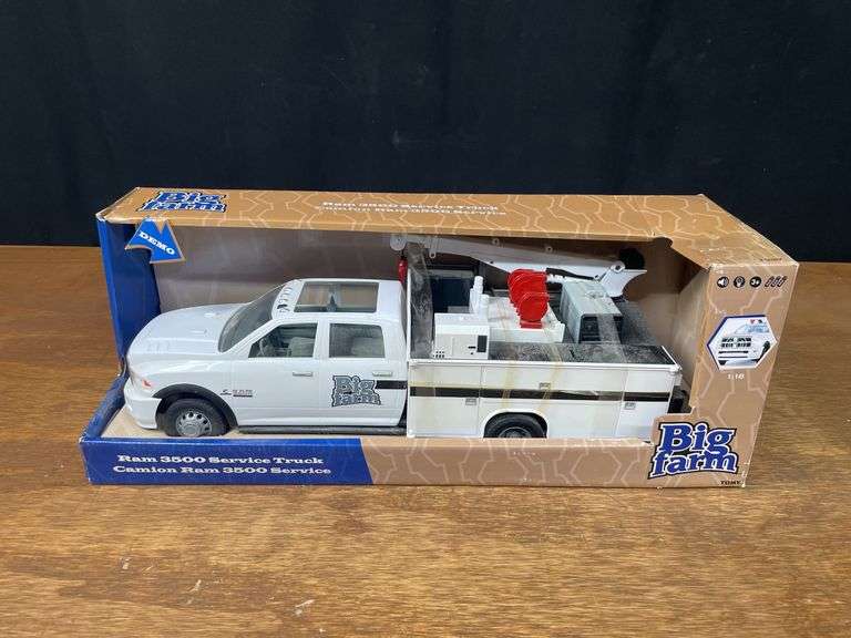 Ram 3500 Service Truck Big Farm NIB Ertl