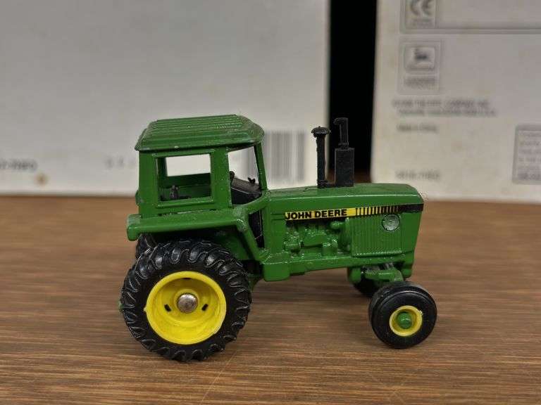 (9) 1/64 + 1/32 John Deere Ertl