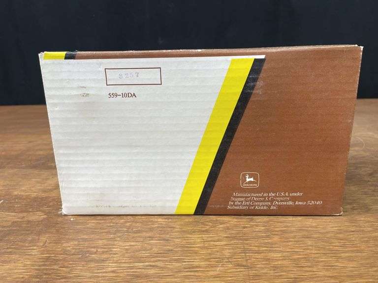 (2) 1/16 John Deere Waterloo Boy + BR NIB Ertl