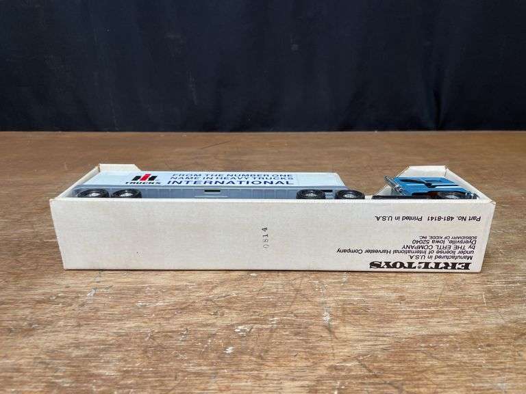1/48 IH Semi Eagle NIB Ertl