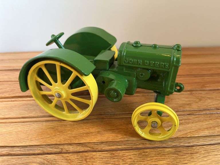 1/16 John Deere D NIB Ertl