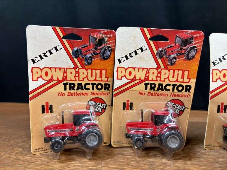 (12) 1/64 IH 5088 Pow-R-Pull NIB Ertl