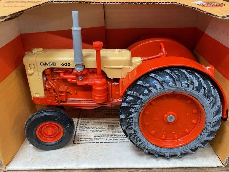 1/16 Case 600 NIB Ertl