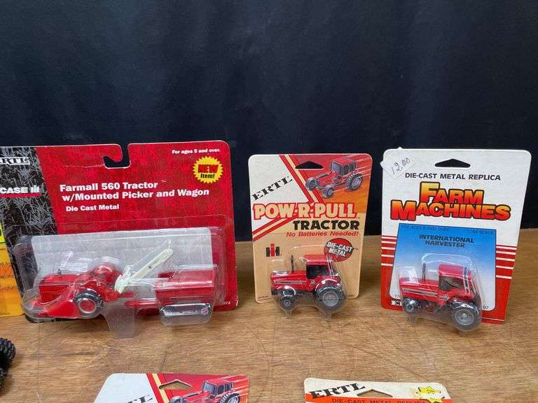(10) 1/64 IH + Case-IH Tractors Ertl