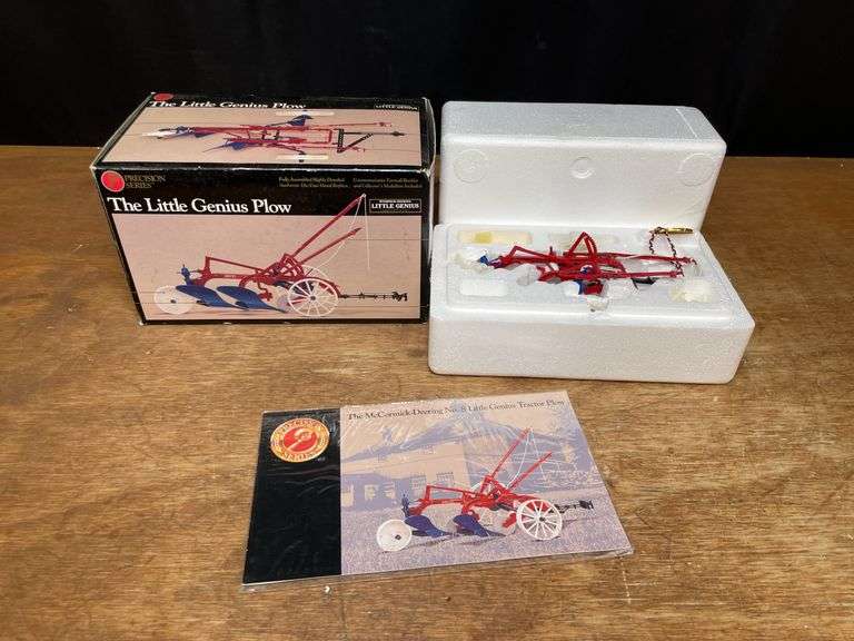 1/16 McCormick-Deering Little Genius Plow Precision NIB Ertl image
