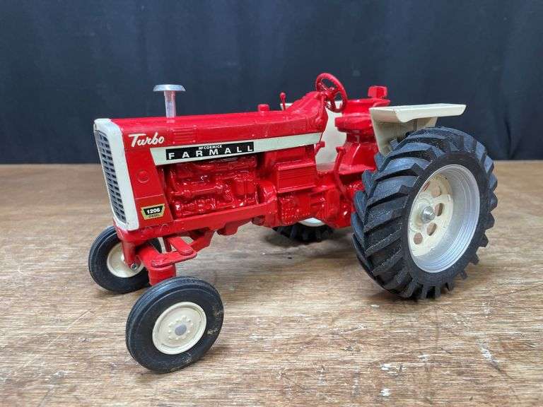1/16 Farmall 1206 1993 Ontario NIB SM