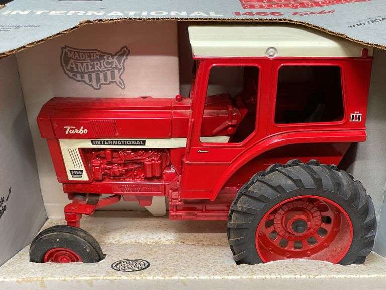 1/16 IH 1466 NIB Ertl