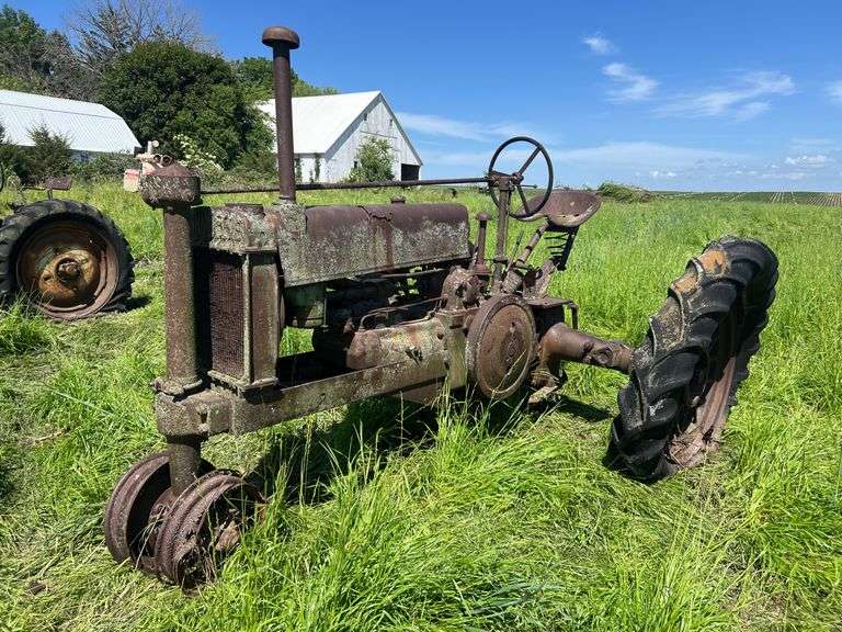 John Deere Unstyled Model A image