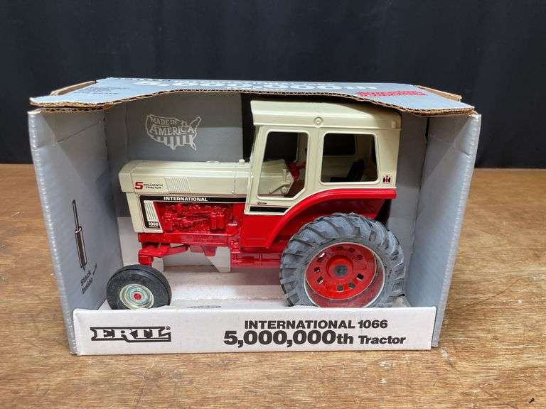 1/16 IH 1066 5 Millionth NIB Ertl image