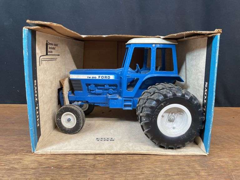 1/12 Ford TW-20 NIB Ertl image