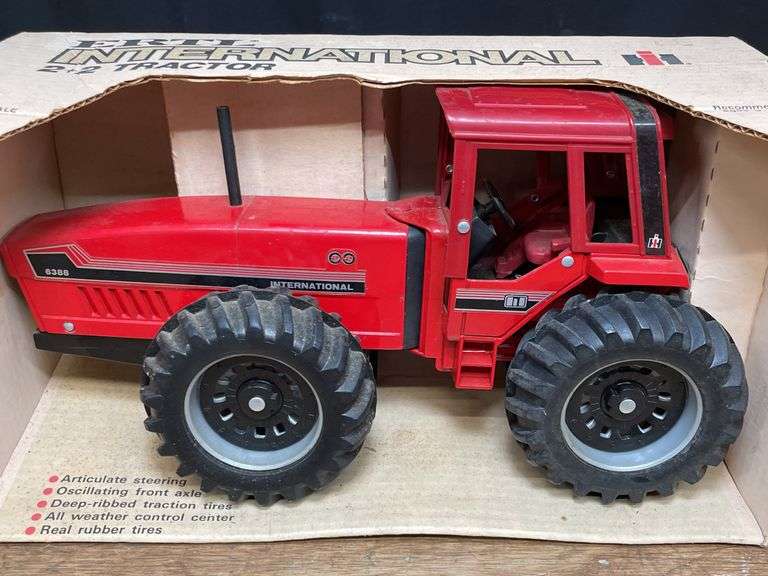 1/16 IH 6388 NIB Ertl