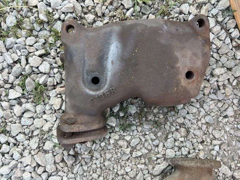 John Deere G Exhaust Manifold image