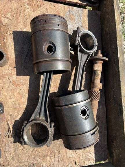 John Deere Model G Pistons, Rods, and Camshaft image