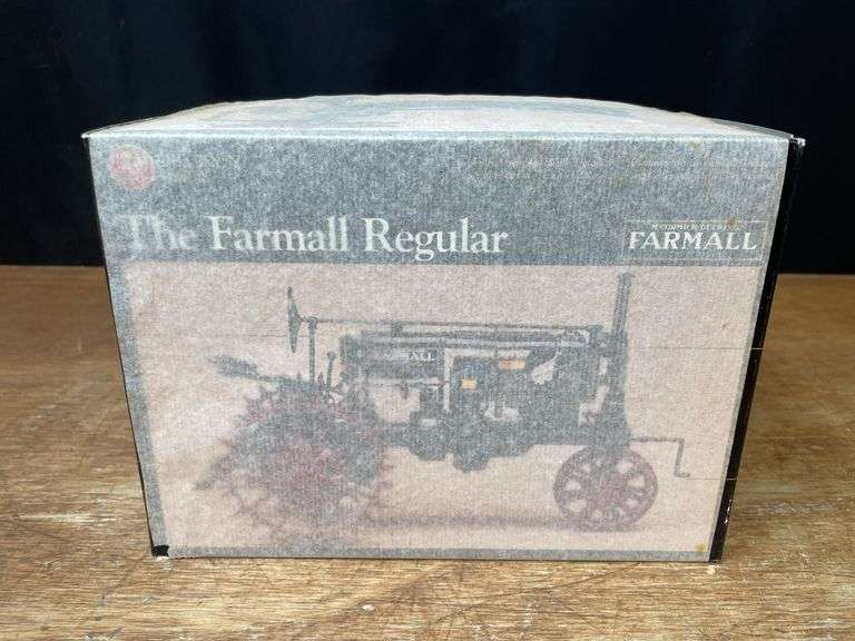 1/16 Farmall Regular Precision NIB Ertl image