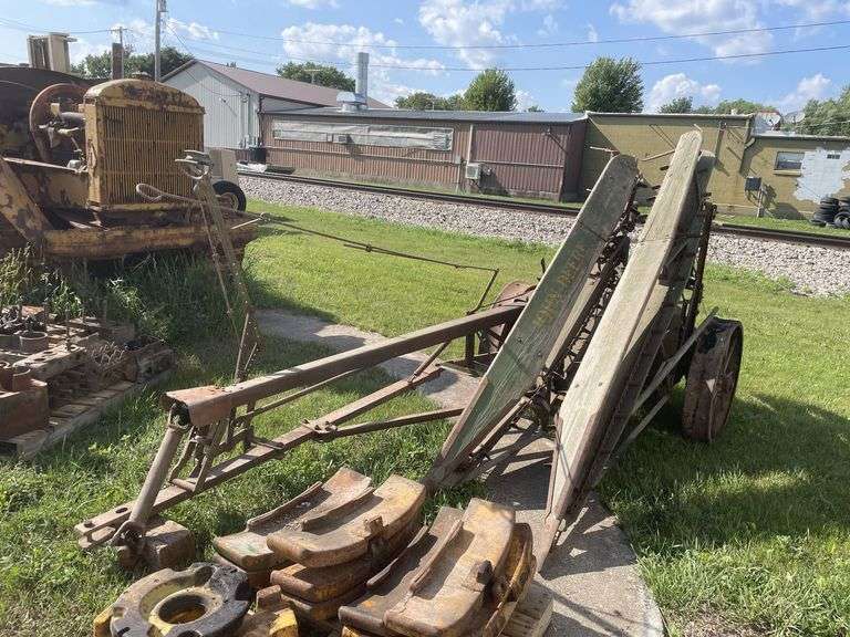 John Deere Corn Binder image