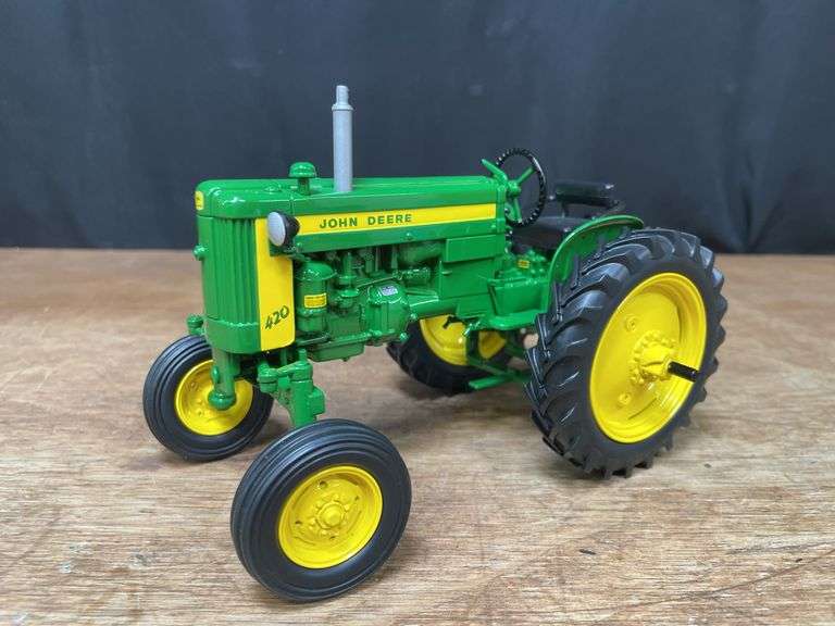1/16 John Deere 420 V 2003 2 Cylinder NIB Ertl