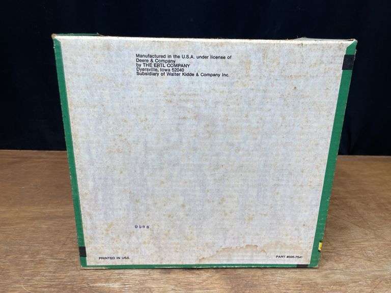 1/16 John Deere Corn Planter NIB Ertl