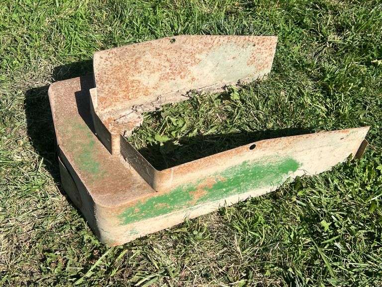 John Deere Letter Series Corn Picker Grille Part image