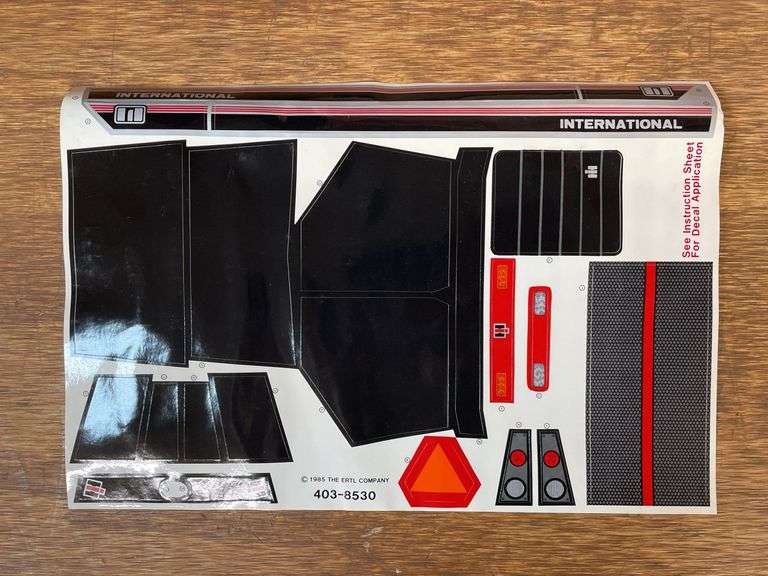 IH 2+2 Ride-On Tractor NIB Ertl