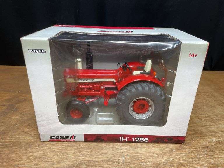 1/16 IH 1256 NIB Ertl image