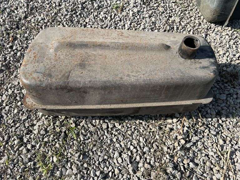 John Deere Letter Series Fuel Tank image