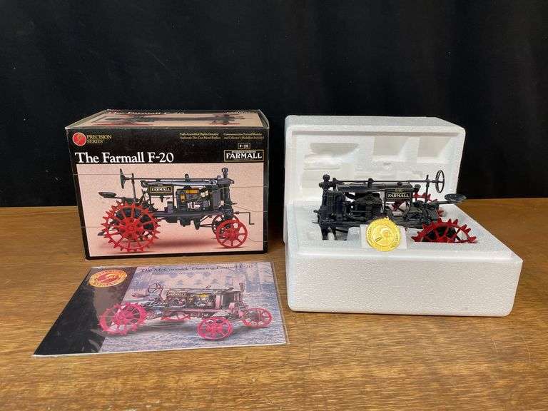1/16 Farmal F20 Precision NIB Ertl image