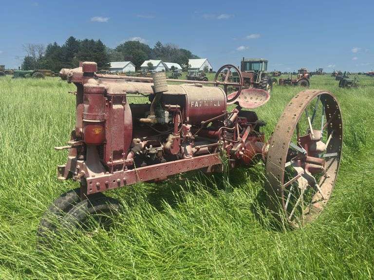 Farmall F12 image