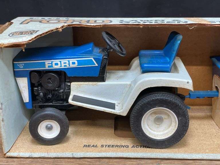 1/12 Ford LGT12 Set NIB Ertl