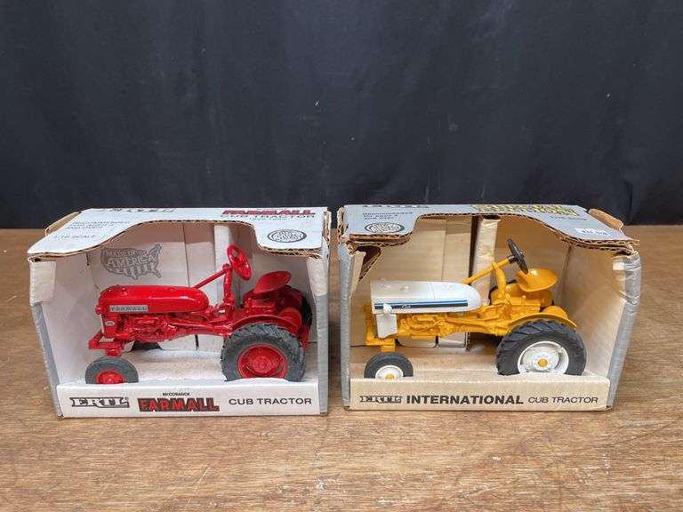 (2) 1/16 IH Cub NIB Ertl image