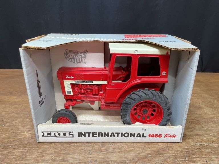 1/16 IH 1466 NIB Ertl image