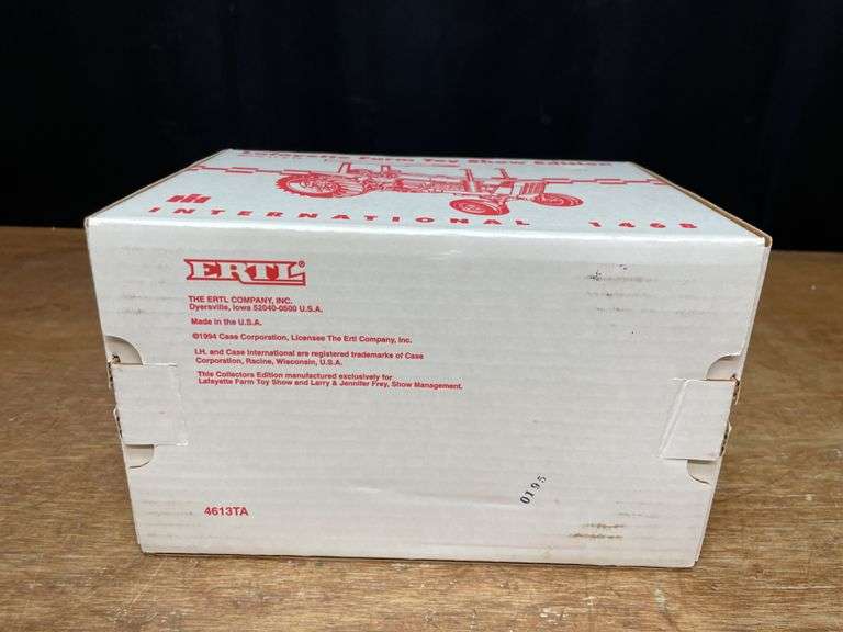 1/16 IH 1468 1995 Lafayette NIB Ertl