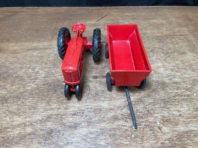 (2) 1/16 Farmall M + Wagon Product Miniature