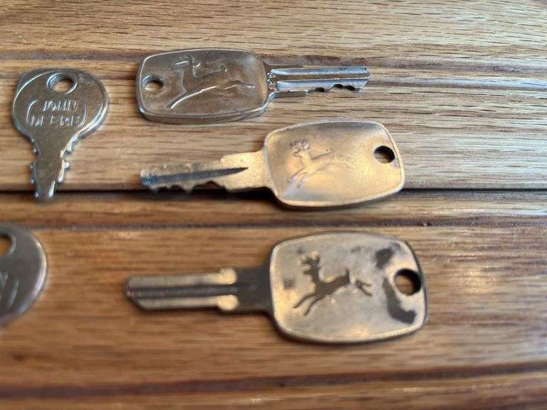 (8) John Deere Keys