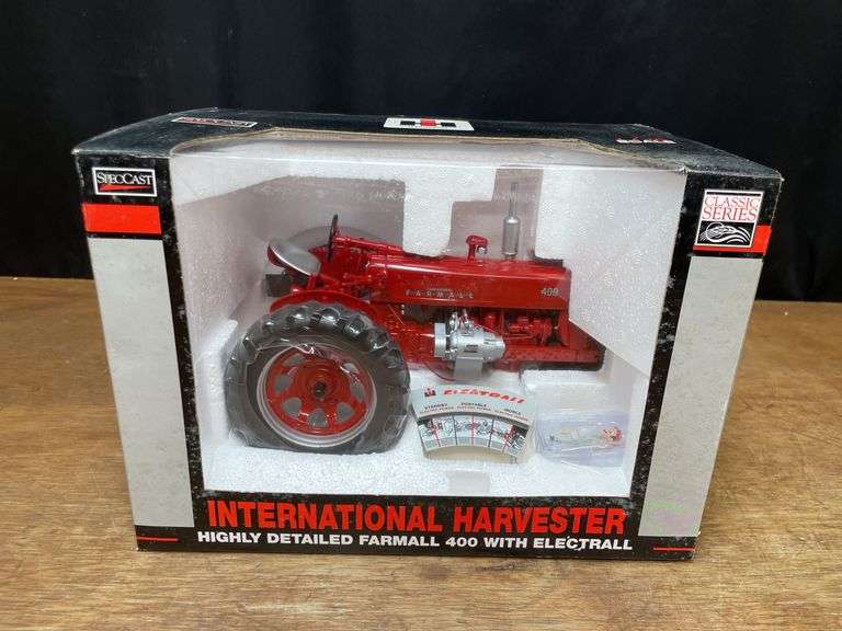 1/16 Farmall 400 w/Electrall NIB SC image