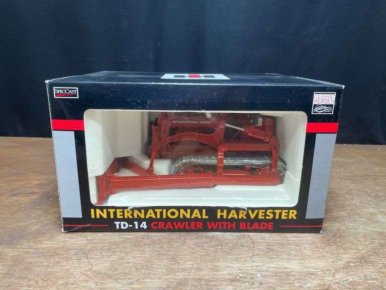 1/16 IH TD-14 Crawler w/Blade NIB SC image