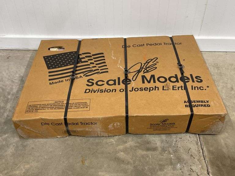 Farmall 1206 Pedal Tractor 2006 Red Power NIB SM