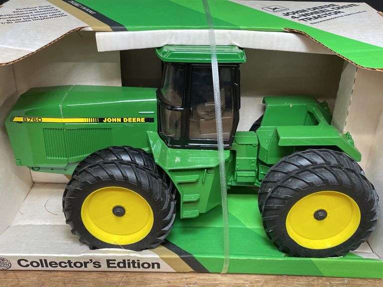 1/16 John Deere 8760 Collector NIB Ertl