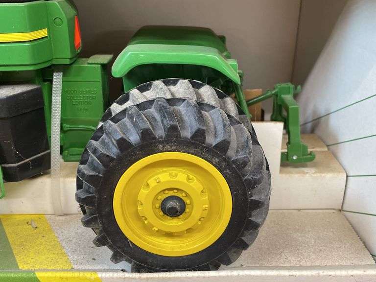 1/16 John Deere 9400 Collector NIB Ertl