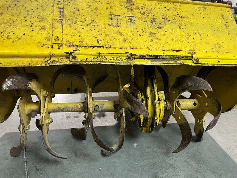 1967 John Deere 112 Hydraulic Lift