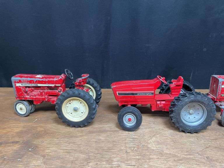 (4) 1/16 IH Tractors Ertl