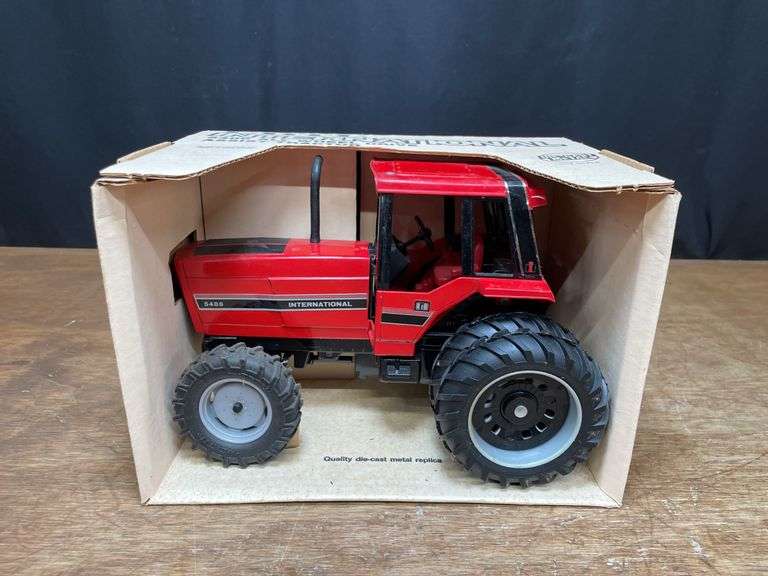 1/16 IH 5488 NIB Ertl image